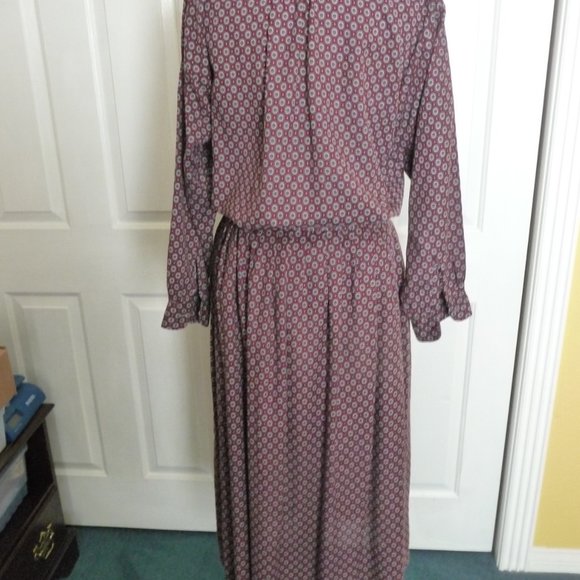 Unworn Bristol County blouse/skirt set - Picture 2 of 11